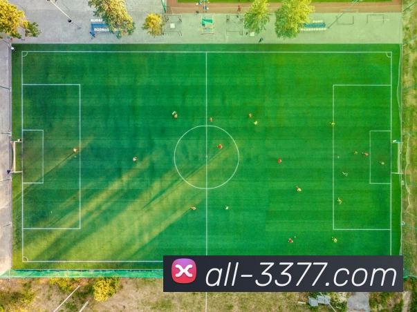 姆伯莫回忆曼联球迷热情并强调三叉戟仍需提升的关键点